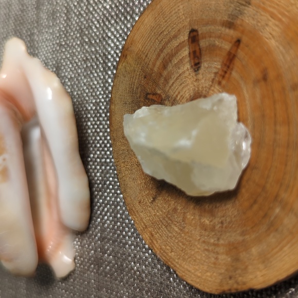 Yellow Calcite Piece - Picture 4 of 4